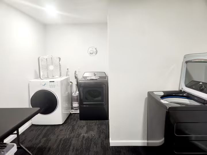 Suite 3 furnished rental photo 2